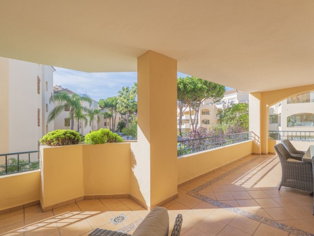 2 Bedrooms Apartment in Elviria
