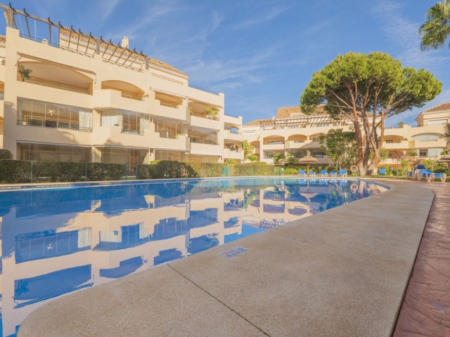 2 Bedrooms Apartment in Elviria