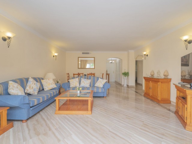 2 Bedrooms Apartment in Elviria