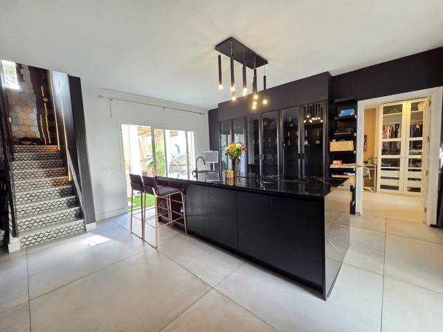 2 Bedrooms Townhouse in Nueva Andalucía