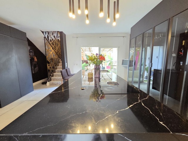 2 Bedrooms Townhouse in Nueva Andalucía