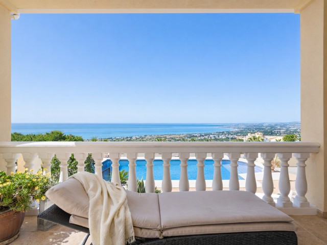 6 Bedrooms Villa in Estepona