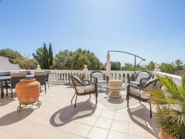 6 Bedrooms Villa in Estepona