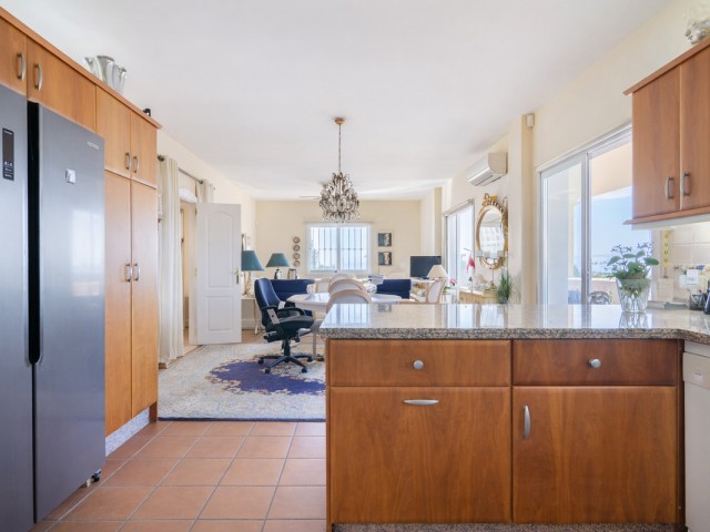 6 Bedrooms Villa in Estepona