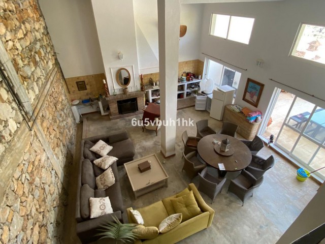 Maison mitoyenne avec 5 Chambres  à Ojén