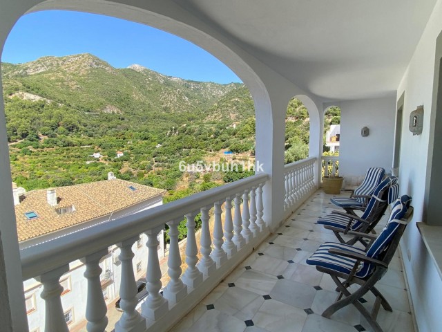 Maison mitoyenne avec 5 Chambres  à Ojén