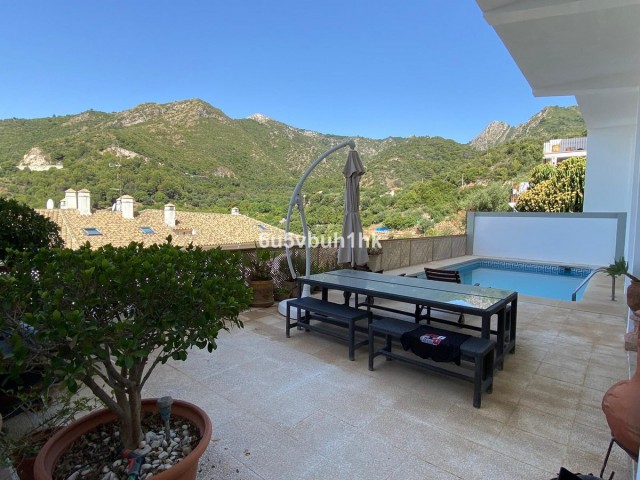 Maison mitoyenne avec 5 Chambres  à Ojén