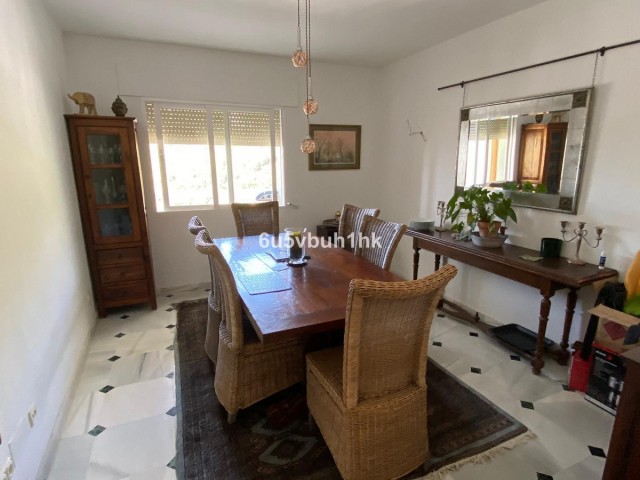 Maison mitoyenne avec 5 Chambres  à Ojén