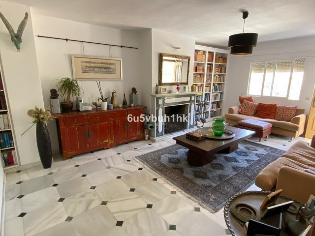 Maison mitoyenne avec 5 Chambres  à Ojén