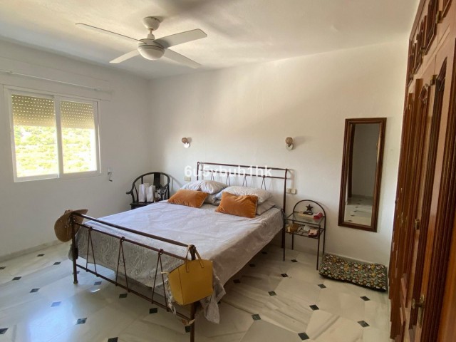 Maison mitoyenne avec 5 Chambres  à Ojén