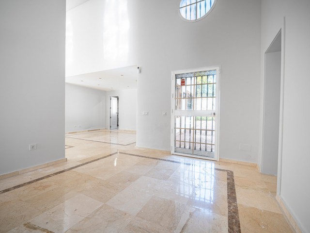 4 Bedrooms Villa in Nueva Andalucía