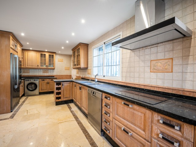 4 Bedrooms Villa in Nueva Andalucía