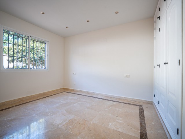 4 Bedrooms Villa in Nueva Andalucía