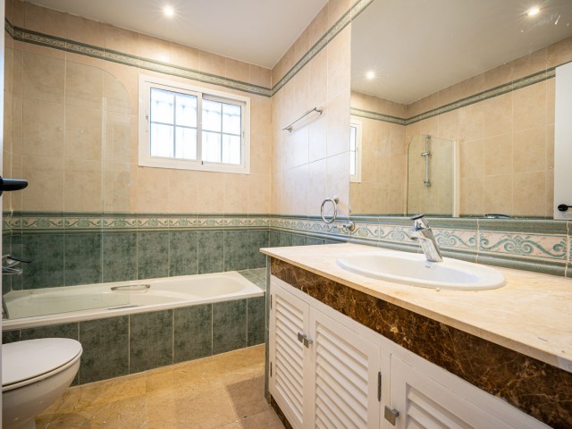 4 Bedrooms Villa in Nueva Andalucía