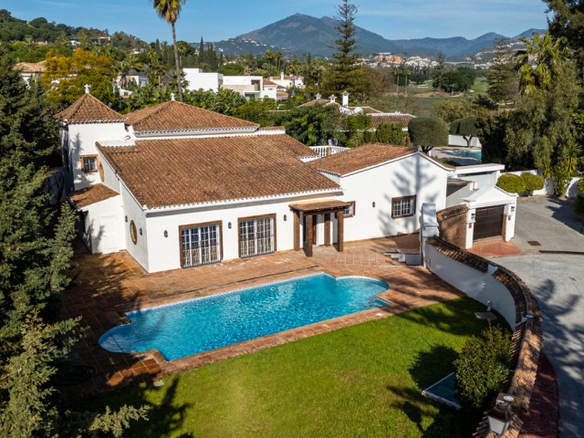 4 Bedrooms Villa in Nueva Andalucía