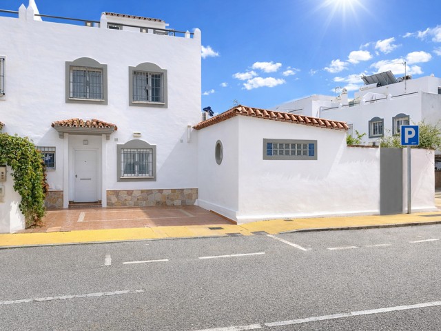 4 Bedrooms Villa in Estepona