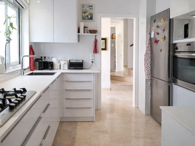 4 Bedrooms Villa in Estepona