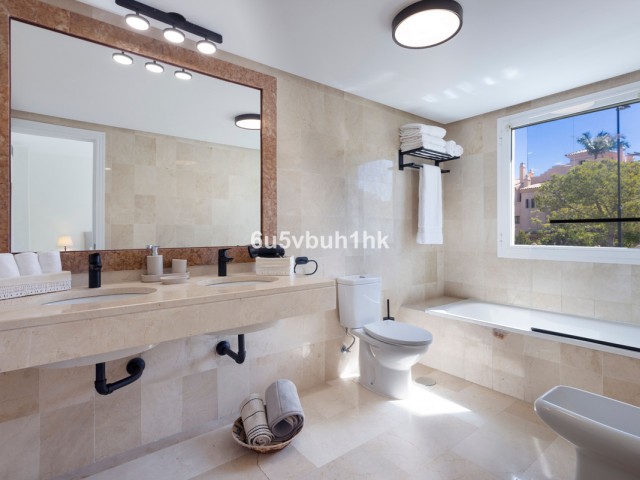 3 Bedrooms Apartment in Estepona