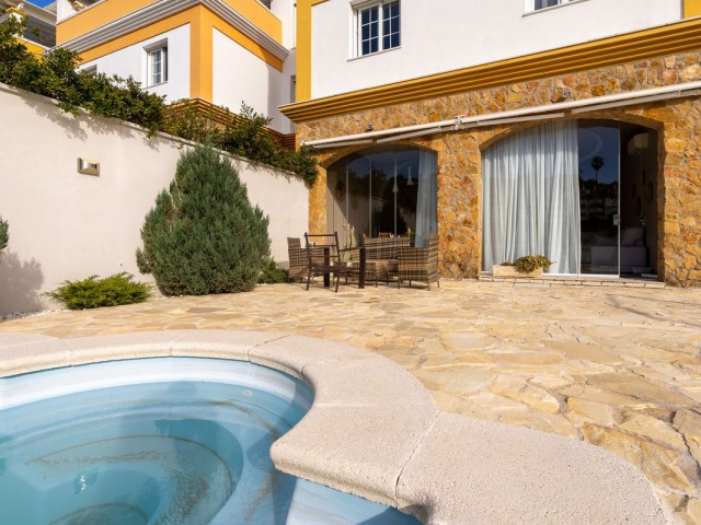 4 Soveroms Rekkehus i Calahonda