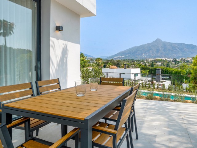 5 Bedrooms Villa in Nueva Andalucía