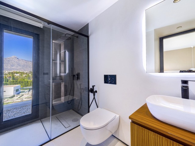 5 Bedrooms Villa in Nueva Andalucía