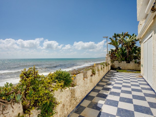 3 Bedrooms Villa in Estepona