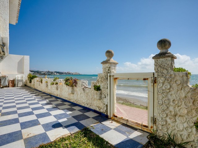 3 Bedrooms Villa in Estepona