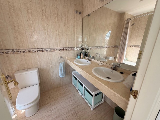 4 Makuuhuoneen Rivitalo Calahonda