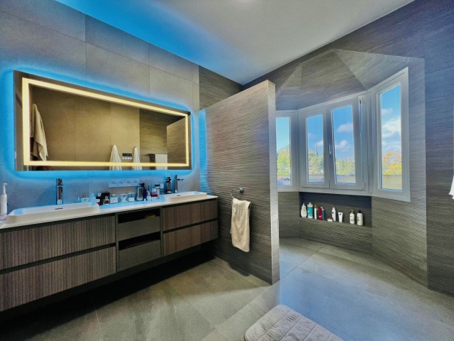 3 Bedrooms Townhouse in Estepona