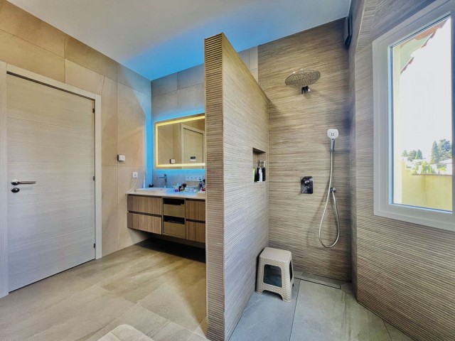 3 Bedrooms Townhouse in Estepona