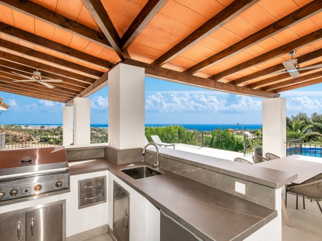 5 Bedrooms Villa in Estepona