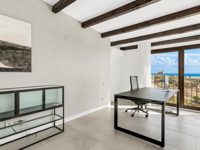 5 Bedrooms Villa in Estepona