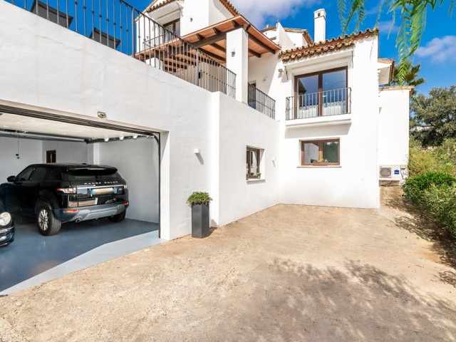 5 Bedrooms Villa in Estepona