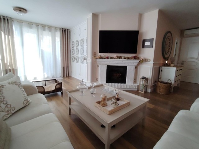 Apartamento con 2 Dormitorios  en Benalmadena