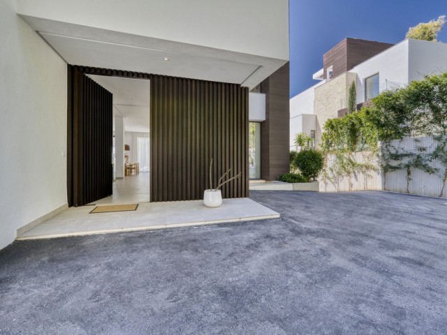 4 Bedrooms Villa in Marbella