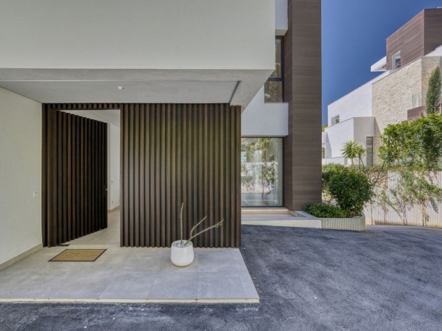 4 Bedrooms Villa in Marbella