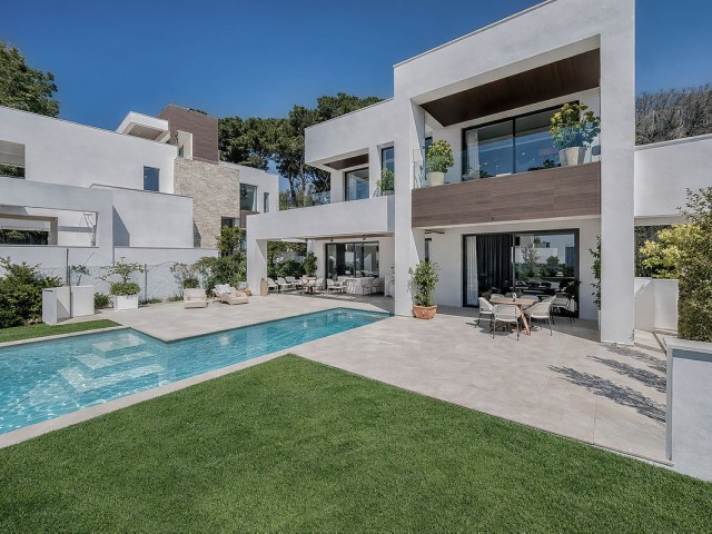 4 Bedrooms Villa in Marbella