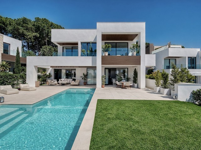 4 Bedrooms Villa in Marbella