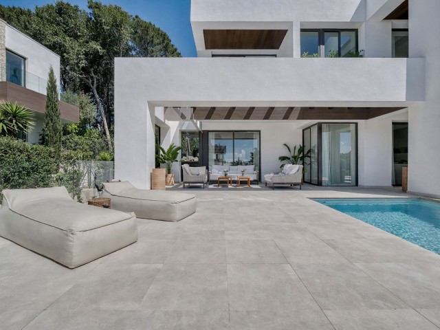 4 Bedrooms Villa in Marbella
