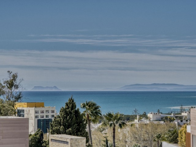 4 Bedrooms Villa in Marbella