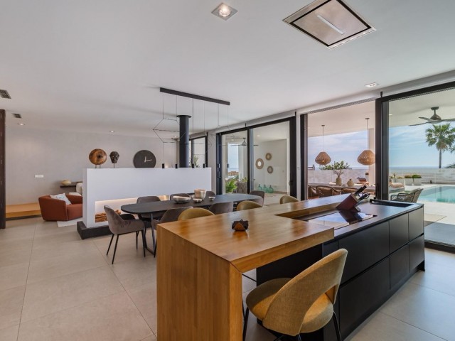 4 Bedrooms Villa in Benalmadena Costa