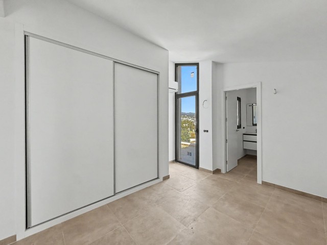 2 Bedrooms Townhouse in Estepona