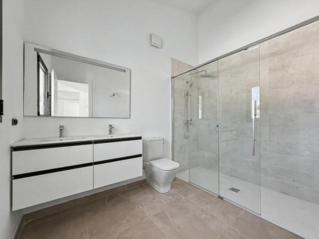 2 Bedrooms Townhouse in Estepona