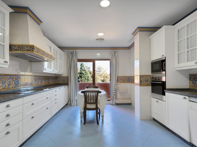 5 Schlafzimmer Apartment in Guadalmina Baja