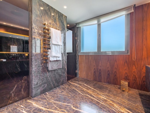 7 Bedrooms Villa in Sotogrande