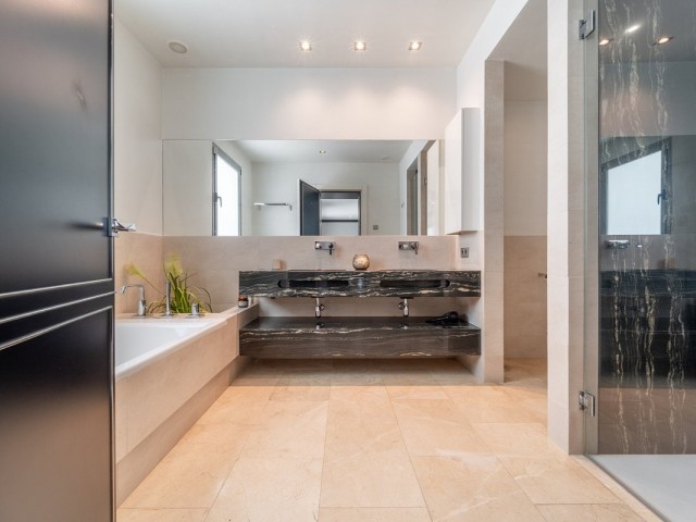 7 Bedrooms Villa in Sotogrande