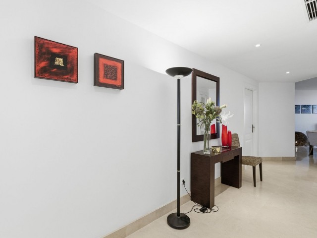 3 Bedrooms Apartment in Nueva Andalucía