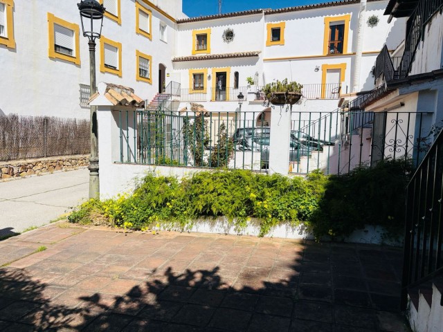 5 Bedrooms Townhouse in Estepona