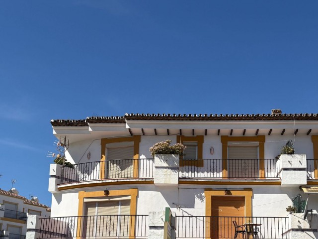 5 Bedrooms Townhouse in Estepona