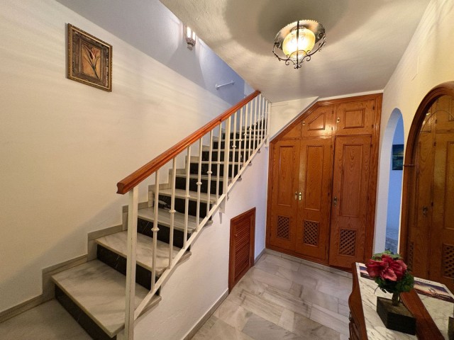 5 Bedrooms Townhouse in Estepona